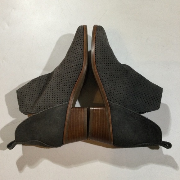 Dolce Vita Size 6 Kaidie Comfortable Casual Suede Ankle Boots In Gray - Picture 6 of 9